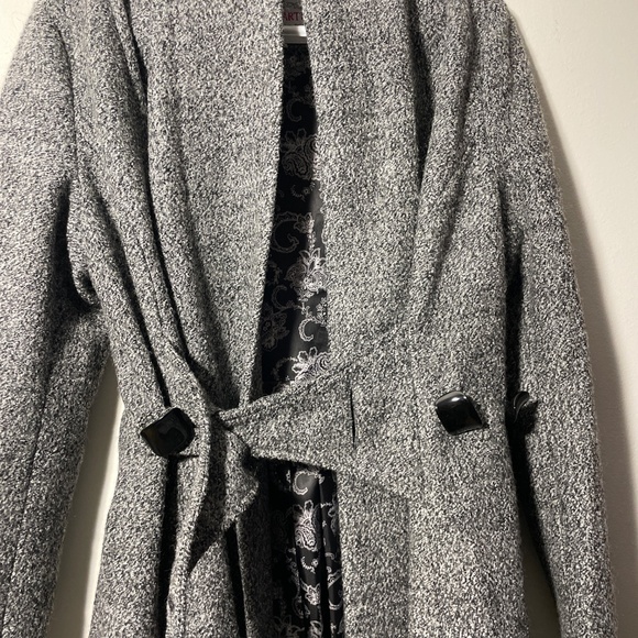 Grey Coat - Picture 7 of 7